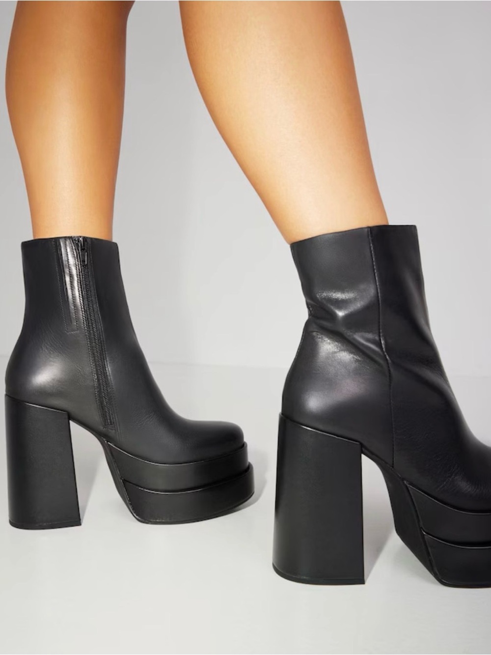 New! Steve Madden Sz 9.5 & 10 Black Genuine Leather Cobra 70’s Platform Bootie